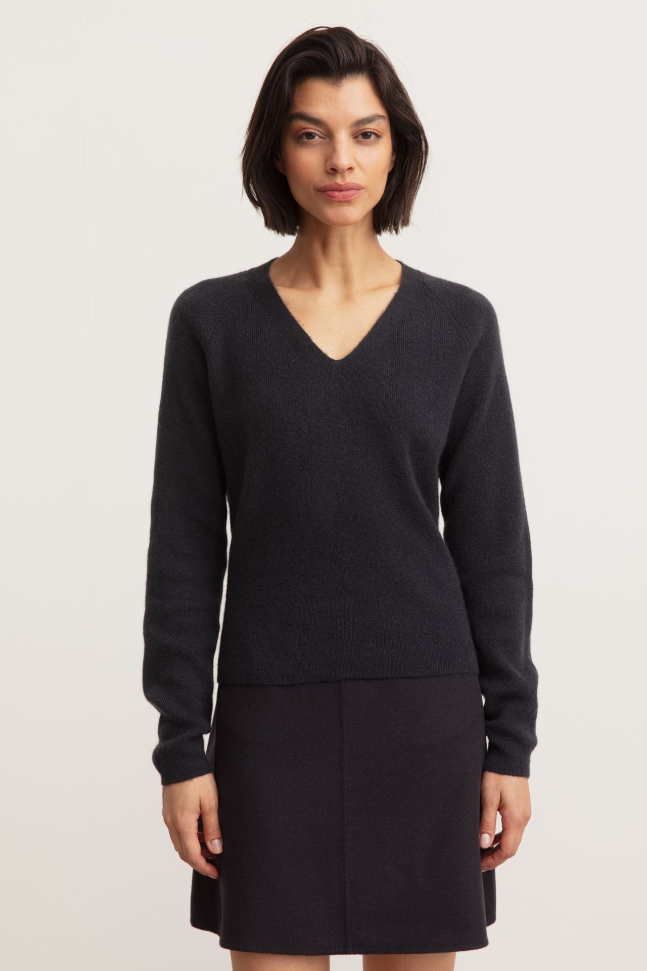 Kith Women Verone V-Neck Sweater ロゴ 黒 lkv3001_003_a_88828238-d1bf-